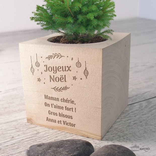 Ecocube sapin en bois gravé d’un message de Noël personnalisé
