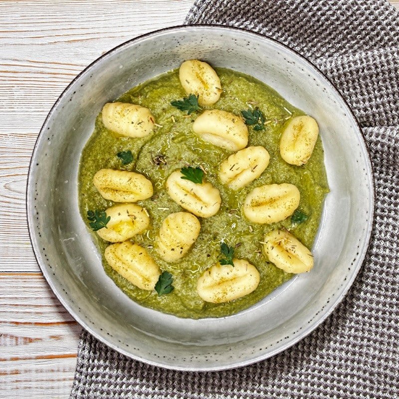 Gnocchi de pomme de terre, crème de brocoli au chèvre, plat du programme Cheef