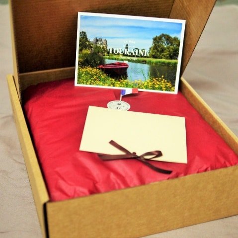 Coffret La Gourmet Box fermé avec carte de la région