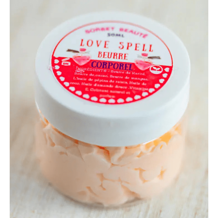 Beurre corporel Love Spell inclus dans une box Plénisia
