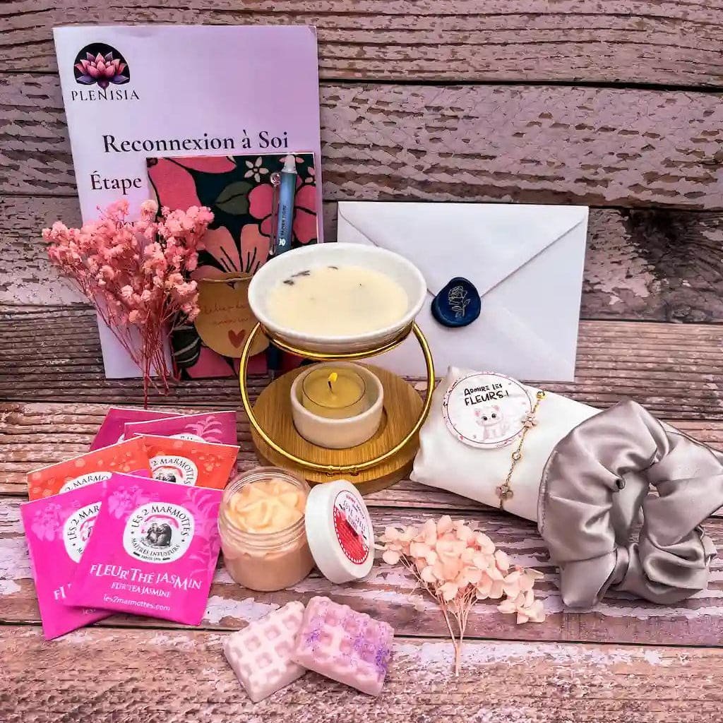 Avis Plénisia : Contenu d’une box Plénisia : carnet Reconnexion à Soi, brûle-parfum, thés et accessoires