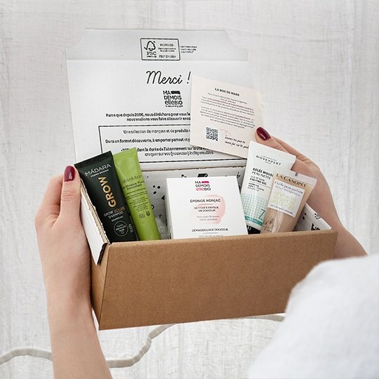 Box Mademoiselle Bio de mars ouverte avec ses soins en format découverte