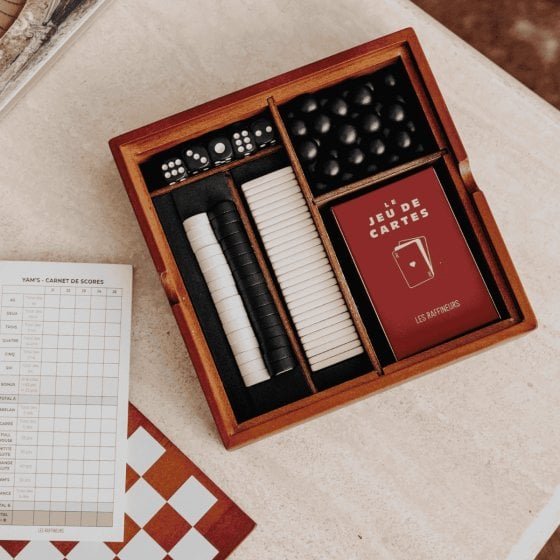 Coffret multijeux en bois avec échiquier, dominos, cartes et dés